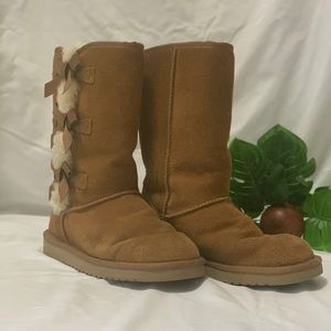 Koolaburra by UGG boots. Triple bow brown size 6.